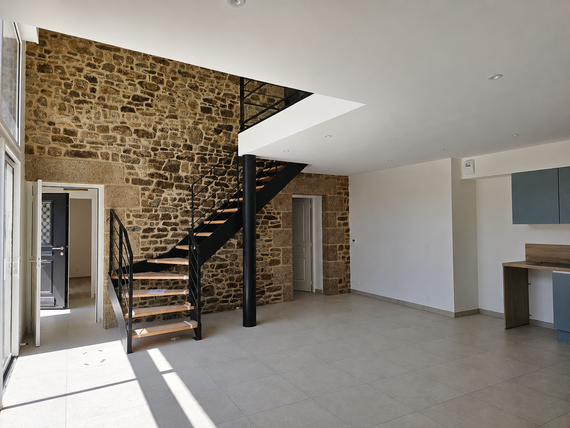 Rénovation d'une maison de ville en logement - St Georges de Reintambault