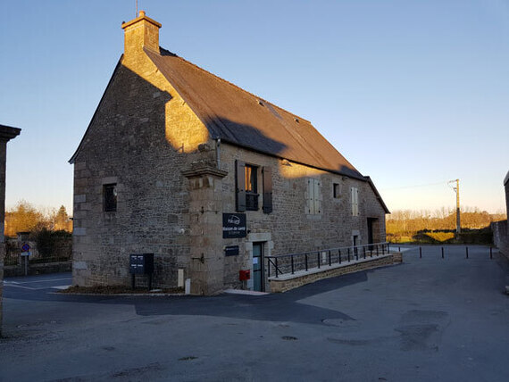 tricot-coglais-communauté-maison-de-santé-pierre-façade2-St-Etienne-en-Coglès-35