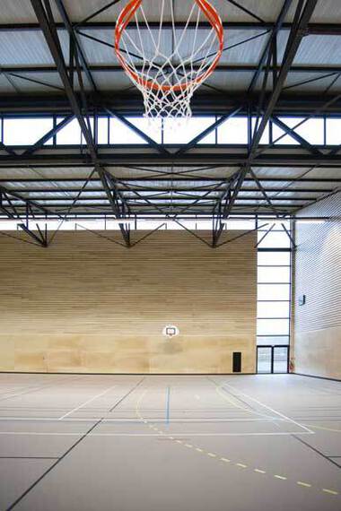 TRICOT-vestiaires-salle-de-sport-panier-de-basket-bazouge-la-perouse-35