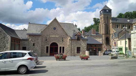 tricot-renovation mairie-chailland-53-place mairie