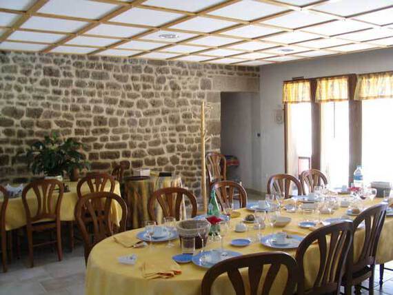 tricot-table d hotes-fleurigne-35-salle a manger